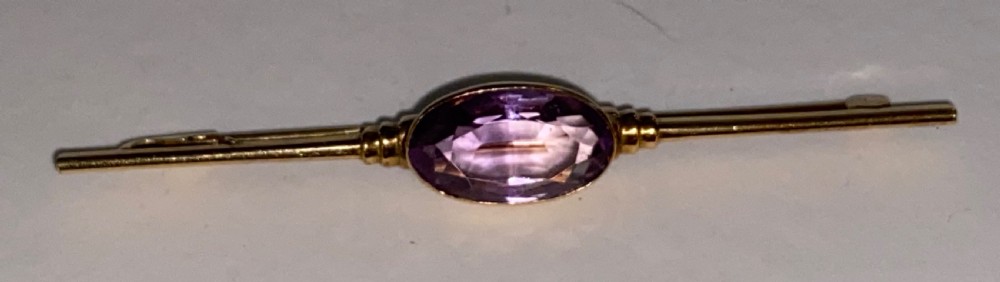 18ct  Gold Amethyst Bar Brooch.  