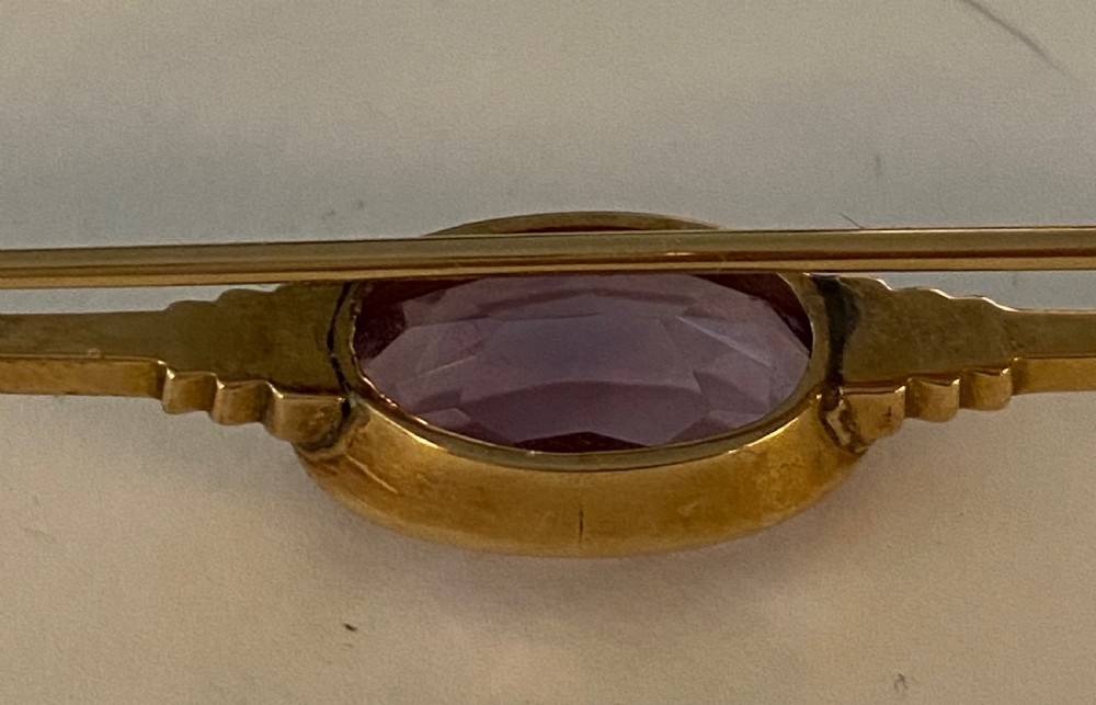 18ct  Gold Amethyst Bar Brooch.   View VI