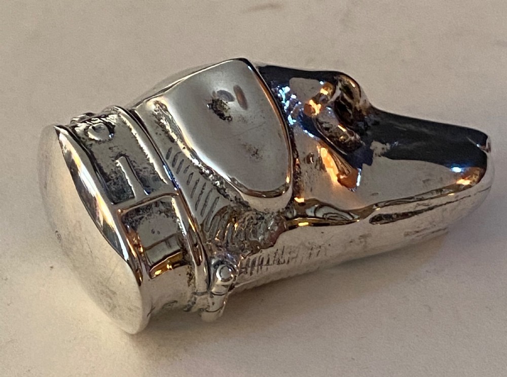 Silver Vesta Case Dog with Garnet Eyes View III