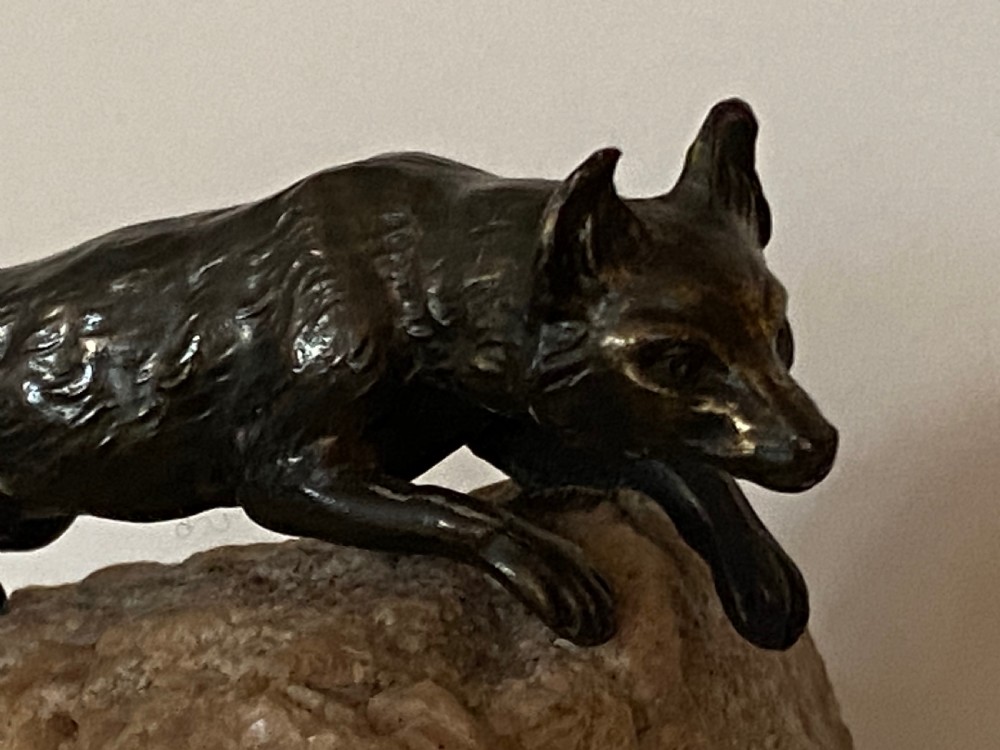 Bronze model of a Fox View V