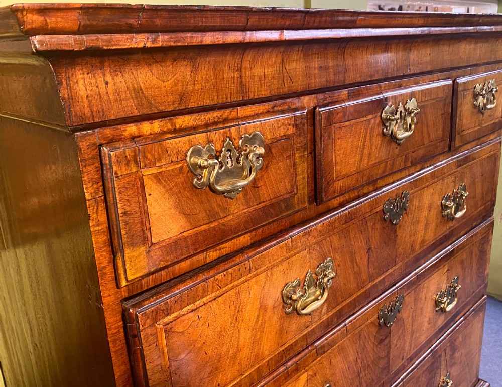 Early 18th Century Walnut Chest-on-Chest View V