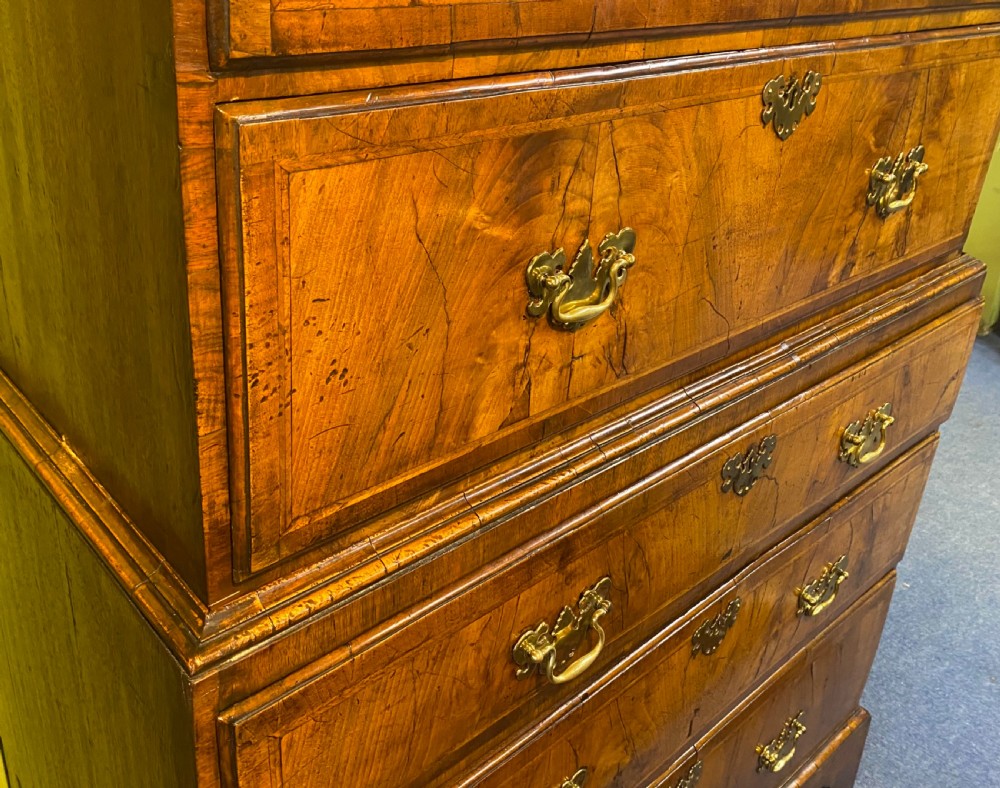 Early 18th Century Walnut Chest-on-Chest View VI