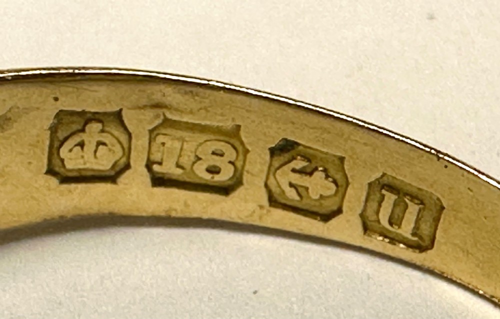 18ct Gold Gypsy Ring with Diamond View IV