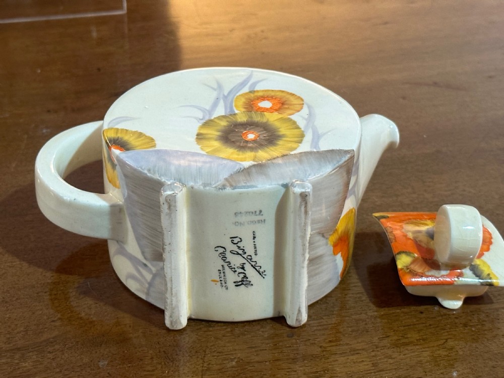 Clarice Cliff Bizarre Pattern Teaset View IX