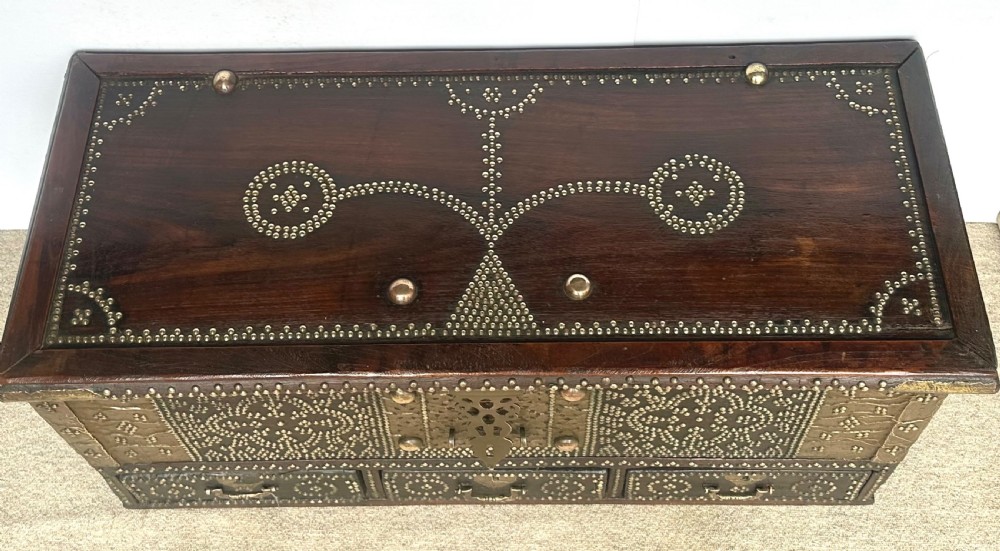 Zanzibar Chest View III