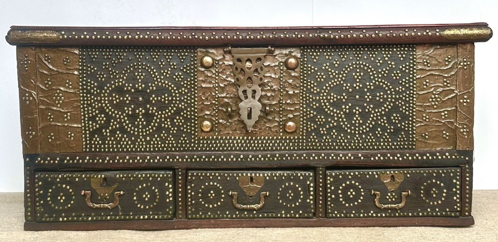 Zanzibar Chest