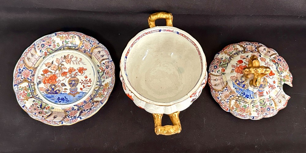 An antique Victorian Masons ironstone sauce tureen with matching stand, decorated in Imari floral enamel patterns with gilded scroll handles. View IV