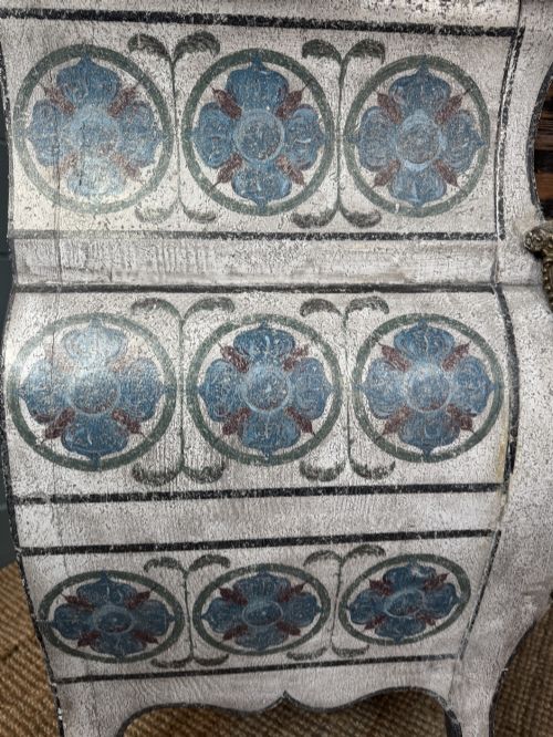 19TH CENTURY FRENCH MARBLE TOP BOMBE SHAPE COMMODE LATER PAINTED - ADDITIONAL PHOTO 8