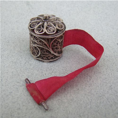 fig 1. GEORGIAN SILVER FILIGREE TAPE MEASURE, CIRCA 1820
