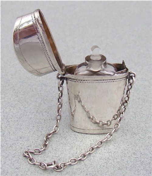fig 1. GEORGIAN SILVER SCENT BOTTLE ETUI BY SAMUEL PEMBERTON, BIRMINGHAM CIRCA 1795