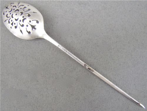 fig 1. GEORGIAN SILVER MOTE SPOON BY WILLIAM PINDER, LONDON CIRCA 1770