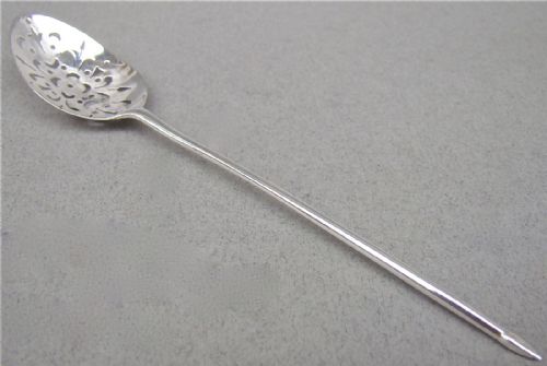 fig 2. GEORGIAN SILVER MOTE SPOON BY WILLIAM PINDER, LONDON CIRCA 1770