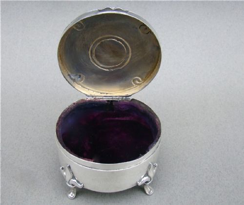 fig 3. SILVER AND DUAL COLOUR GUILLOCHE ENAMEL JEWELLERY BOX BY HENRY MATTHEWS, BIRMINGHAM 1911