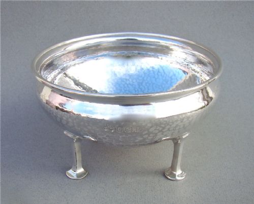 fig 1. ARTS & CRAFT SILVER SUGAR BOWL BY GEORGE LAWRENCE CONNELL, BIRMINGHAM 1930