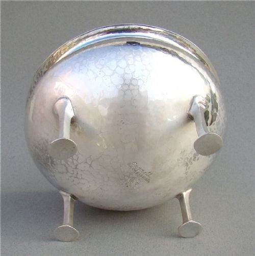 fig 3. ARTS & CRAFT SILVER SUGAR BOWL BY GEORGE LAWRENCE CONNELL, BIRMINGHAM 1930