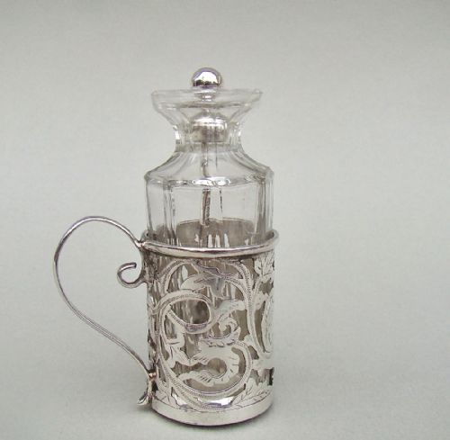 Edwardian Silver Cayenne Pepper Jar & Spoon by Levi & Salaman, Birmingham 1900