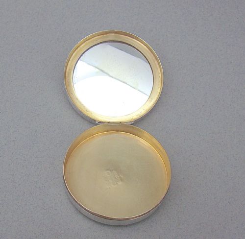fig 2. MASONIC GUILLOCHE ENAMEL COMPACT BY THE DANIEL MANUFACTURING COMPANY, BIRMINGHAM, 1928