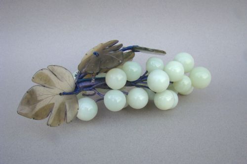 fig 1. ART DECO ORNEMENTAL JADE GRAPE CLUSTER, CIRCA 1920
