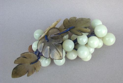Art Deco Ornemental Jade Grape Cluster, Circa 1920