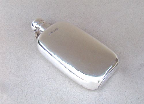 fig 2. GEORGE V SILVER SPIRIT FLASK BY JAMES DIXON & SONS, SHEFFIELD 1916