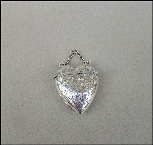 fig 1. VICTORIAN SILVER HEART SHAPED VESTA CASE BY JOSEPH GLOSTER, BIRMINGHAM 1898