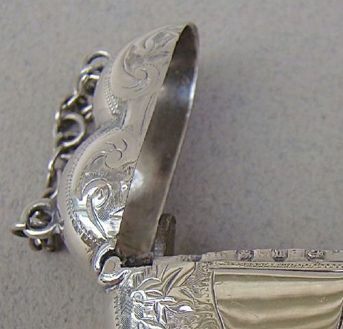 fig 2. VICTORIAN SILVER HEART SHAPED VESTA CASE BY JOSEPH GLOSTER, BIRMINGHAM 1898