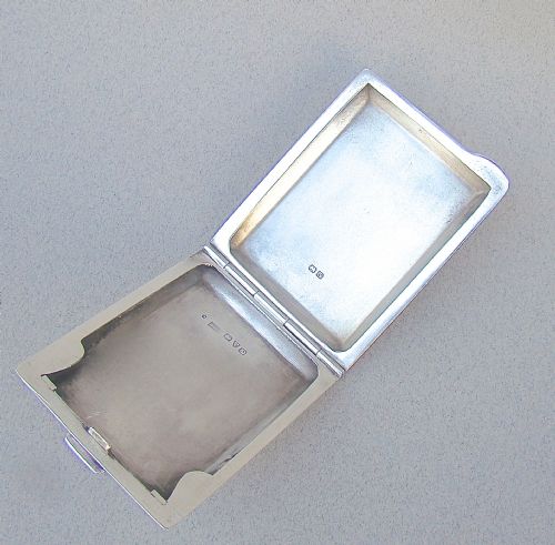 fig 2. GEORGE VI SILVER & GUILLOCHE ENAMEL MATCH BOX CASE BY WALKER & HALL, CHESTER 1939
