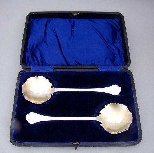 Cased Pair of Edwardian Silver Trefid Pattern Serving Spoons by Robert Stebbings, London 1909