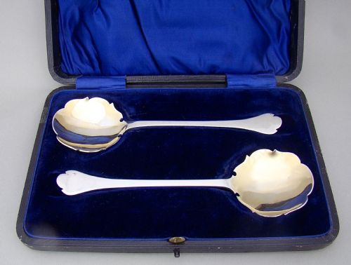 fig 1. CASED PAIR OF EDWARDIAN SILVER TREFID PATTERN SERVING SPOONS BY ROBERT STEBBINGS, LONDON 1909