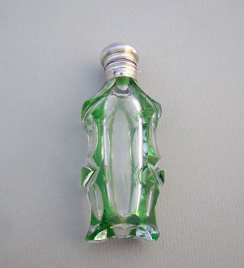 fig 2. 19TH C. FRENCH SILVER & GREEN OVERLAY GLASS SCENT BOTTLE, CIRCA 1890