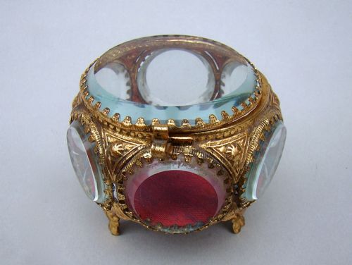 fig 1. 19TH C. FRENCH ORMULU & URANIUM GLASS JEWELLERY CASKET, CIRCA 1890