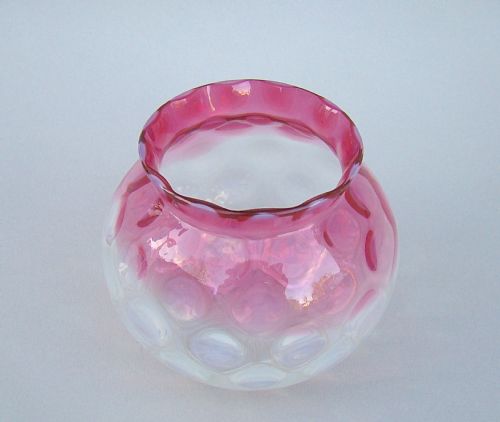 fig 2. VICTORIAN DUAL COLOUR VASELINE SPECIMEN VASE, CIRCA 1890