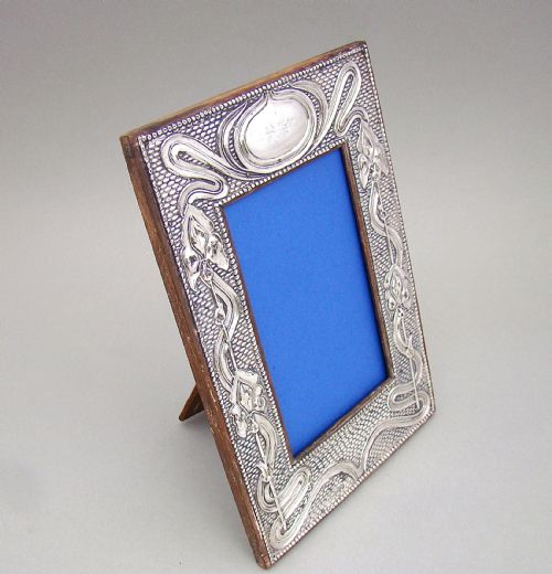 fig 2. ART NOUVEAU SILVER PHOTOGRAPH FRAME BY J&R GRIFFIN, CHESTER 1905