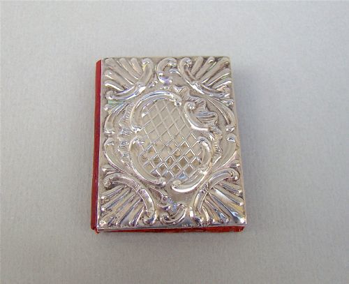 fig 1. EDWARDIAN SILVER “BOOK” NEEDLE CASE BY ARTHUR J. SMITH, BIRMINGHAM 1907
