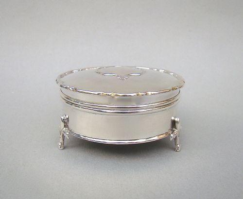 fig 2. ART NOUVEAU SILVER JEWELLERY BOX BY SELFRIDGES & CO, BIRMINGHAM 1915