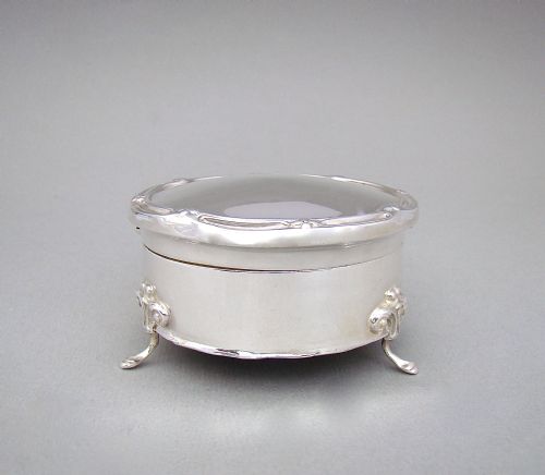 fig 1. GEORGE V SILVER JEWELLERY BOX BY WILLIAM NEALE & SON LTD, BIRMINGHAM 1922