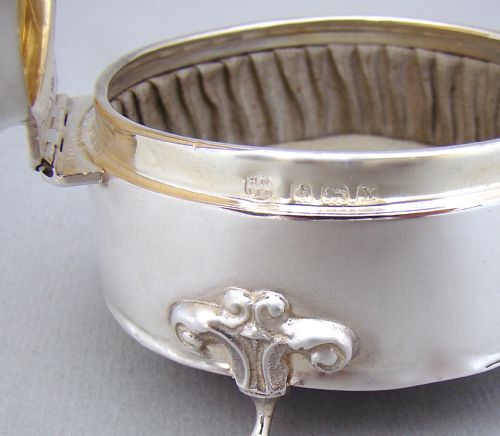 fig 3. GEORGE V SILVER JEWELLERY BOX BY WILLIAM NEALE & SON LTD, BIRMINGHAM 1922