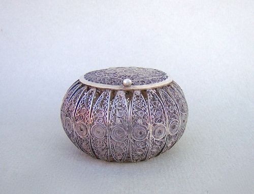 fig 1. GEORGIAN SILVER FILIGREE BOX, CIRCA 1780