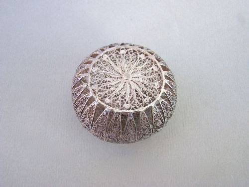 fig 2. GEORGIAN SILVER FILIGREE BOX, CIRCA 1780