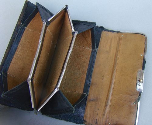 fig 2. ART NOUVEAU SILVER & LEATHER PURSE BY COHEN & CHARLES, BIRMINGHAM 1906