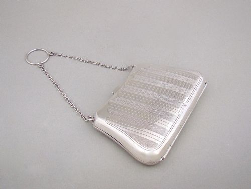 fig 2. GEORGE V SILVER DANCE PURSE BY JAMES DEAKIN & SONS, BIRMINGHAM 1913