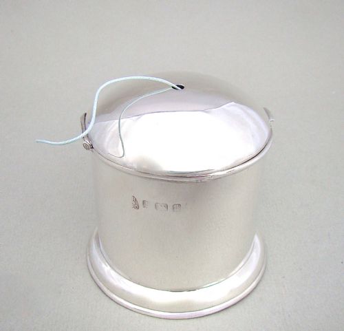 fig 2. RARE EDWARDIAN SILVER STRING BOX BY HAMILTON & CO, BIRMINGHAM 1903
