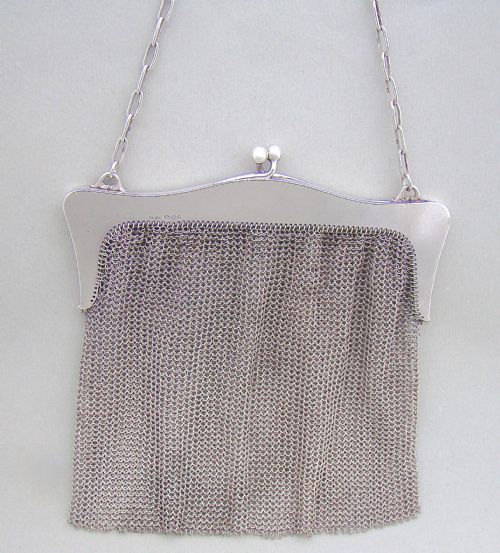 fig 2. GEORGE V SILVER MESH EVENING BAG BY HENRY WILLIAMSON, IMPORTS MARKS FOR BIRMINGHAM 1916