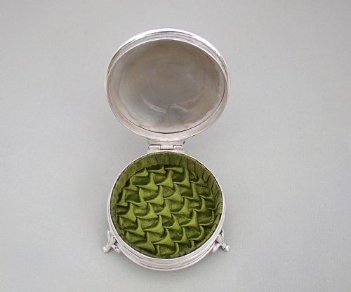 fig 2. GEORGE V SILVER JEWELLERY BOX BY THE NORTHERN GOLDSMITHS COMPANY, BIRMINGHAM 1923