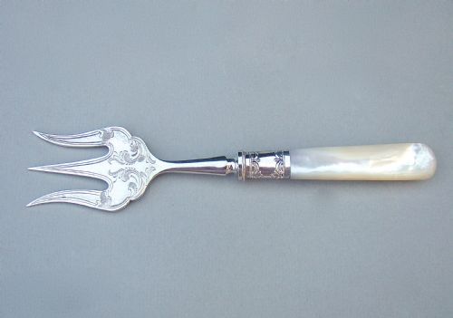 fig 2. EDWARDIAN SILVER & MOTHER OF PEARL BREAD FORK BY THE LEVESLEY BROTHERS, SHEFFIELD 1910