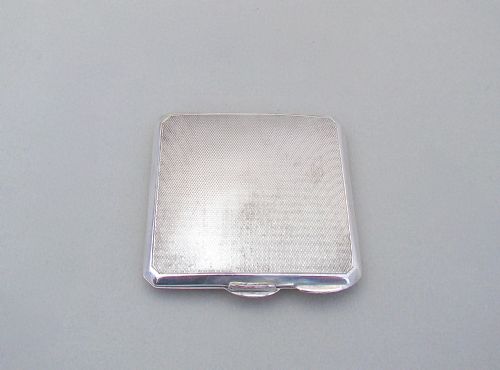 fig 2. ART DECO SILVER AND GUILLOCHE ENAMEL COMPACT BY THE GOLDSMITHS & SILVERSMITHS COMPANY, LONDON 1938