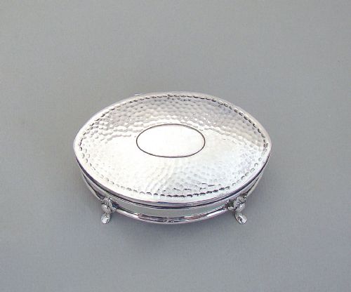 fig 2. UNUSUAL EDWARDIAN SPOT-HAMMERED SILVER JEWELLERY BOX BY THOMAS BRADBURY & SONS, CHESTER 1907
