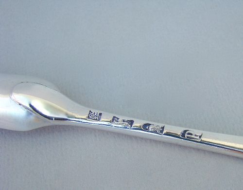 fig 2. GEORGIAN STERLING SILVER CRESTED ARMORIAL MARROW SCOOP BY WILLIAM SUMNER & RICHARD CROSSLEY, LONDON 1779
