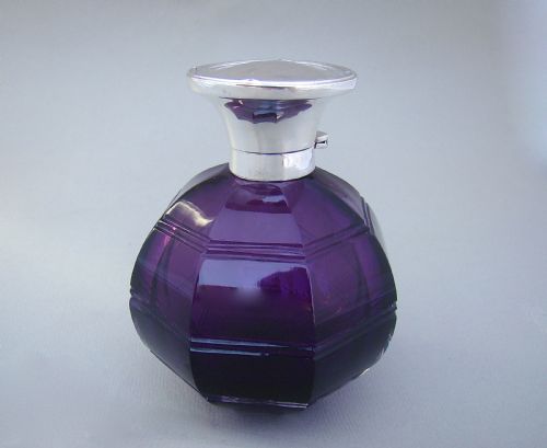 fig 1. LARGE GEORGE V SILVER AND AMETHYST GLASS SCENT BOTTLE BY EDWARD SOUTER BARNSLEY, BIRMINGHAM 1921