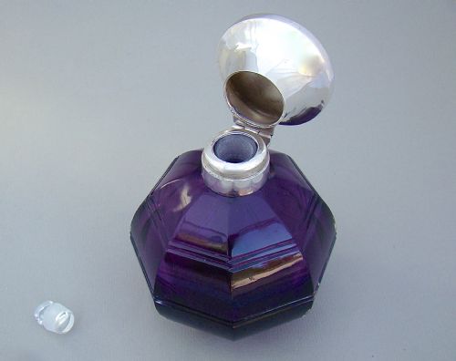fig 3. LARGE GEORGE V SILVER AND AMETHYST GLASS SCENT BOTTLE BY EDWARD SOUTER BARNSLEY, BIRMINGHAM 1921